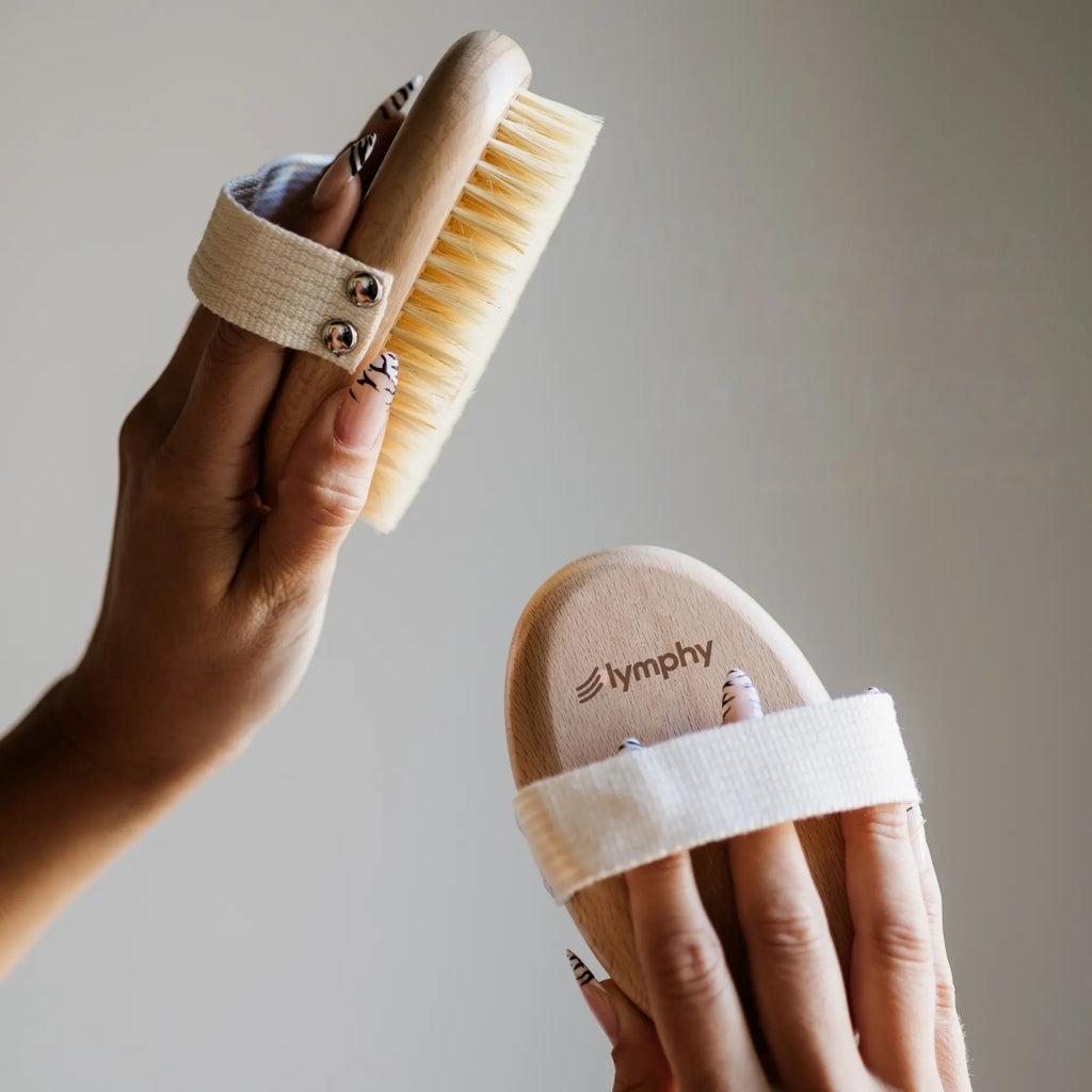 Lymphy body brush in hand